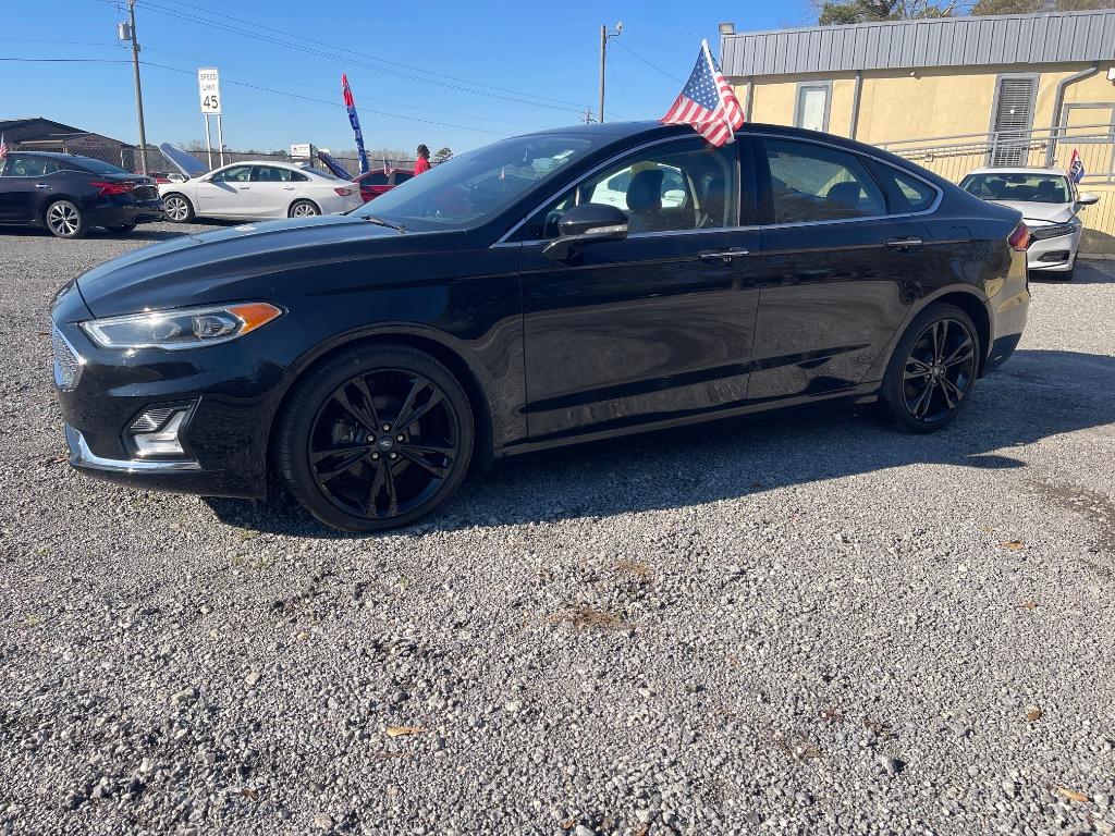 2019 Ford Fusion Titanium's photo