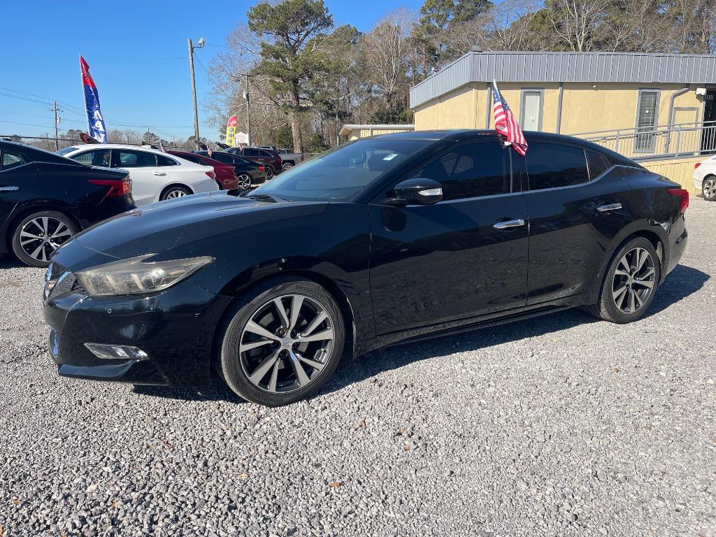 2017 Nissan Maxima SL's photo